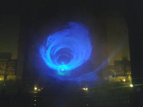 Jugendkirche blauer Lichttunnel Jugendkirche blauer Lichttunnel